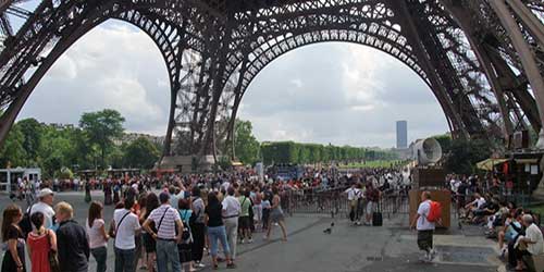 Colas de acceso a la Torre Eiffel